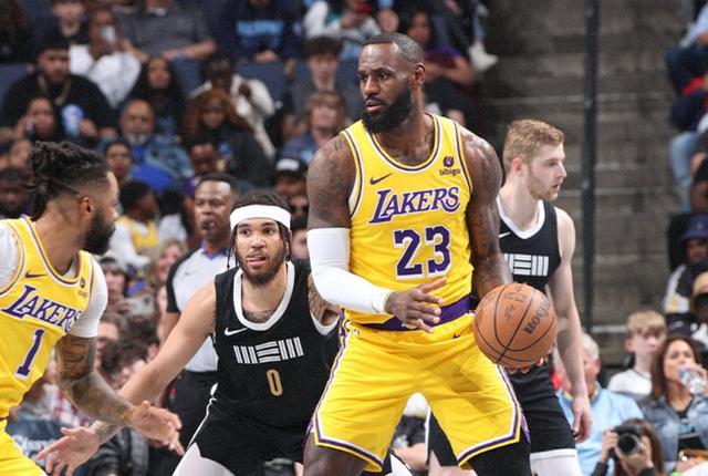 包含莱万多夫斯基重返赛场，比赛局势复杂首场状态出色，湖人观众沸腾！的词条-开云kaiyun链接