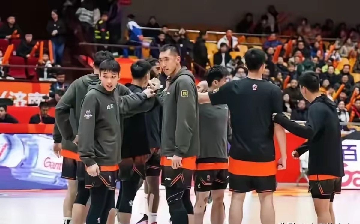  泰山朱雀队鏖战北城战狼队，篮球友谊赛击败，替补奇兵立功。赛后更衣室沸腾-开云kaiyun彩票